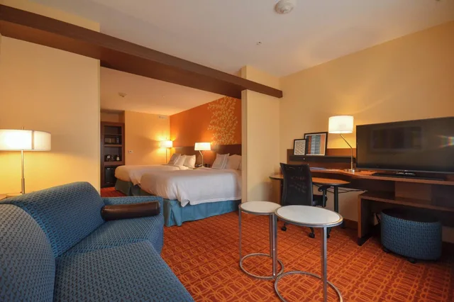 استوديو بسريرين كوين، Fairfield Inn Suites St Louis Pontoon Beach Granite City 2/5