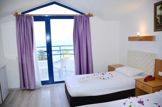 غرفة قياسية ثلاثية بسرير مزدوج وسرير فردي، Miranda Moral Beach Hotel 2/10