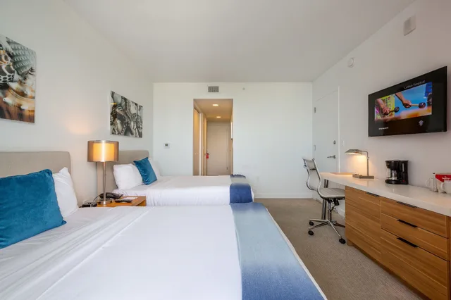 2 Bedrooms, Condo, Luxury, 1 King and 2 Double Beds, Bay View, Sofa, Kitchen، Private Ocean Luxury Condos at Beachwalk 7/8