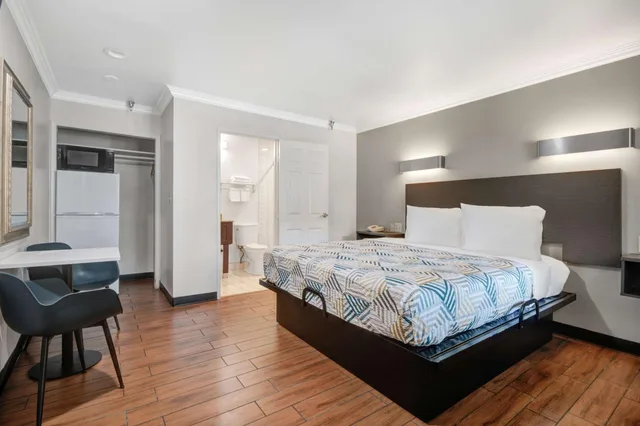 2 Queen Beds - Suite, Non-Smoking, Micfridge, Motel6 Ontario, CA - Convention Center Airport 1/5