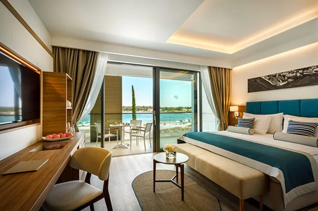 جناح عائلي بإطلالة على البحر بشرفة، Marea Valamar Collection Suites 1/1