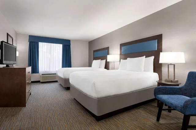 غرفة قياسية بسريرين كوين، Wingate by Wyndham Southport 1/5