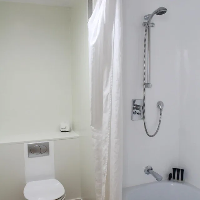 غرفة ثلاثية، Willis Wellington Hotel 6/6