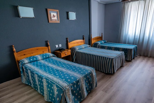 غرفة ثلاثية، Hotel San Glorio 1/5