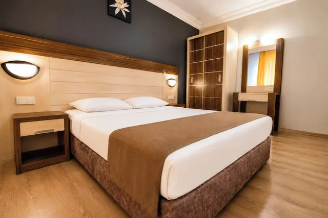 جناح بسريرين منفصلين مع أريكة، Hawaii Suite Beach Hotel 7/10