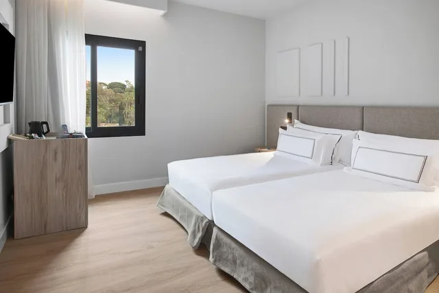 Melia, Guest Room, Family, Twin Beds، Melia Lloret De Mar 1/2