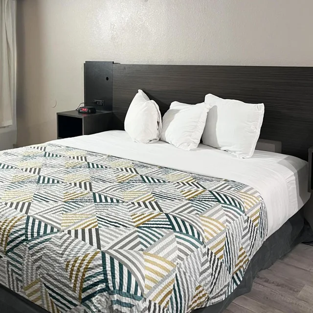 1 Queen Bed - Smoking, Micfridge، Studio6 Suites Dayton, OH - Englewood 1/3
