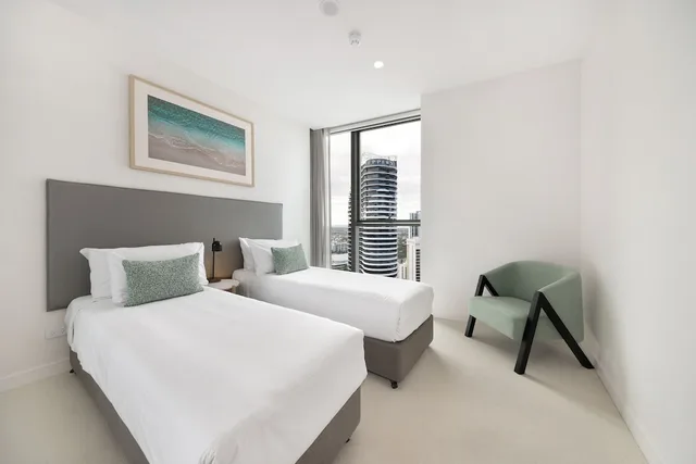 غرفة بريميوم بسرير كينج وسريرين منفصلين بإطلالة على البحر بغرفتي نوم، ULTIQA Signature at Broadbeach 3/6