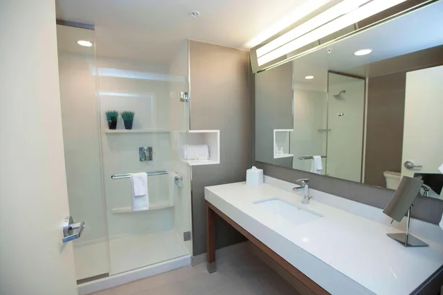 جناح بسريرين كوين، Courtyard by Marriott Houston City Place 2/2