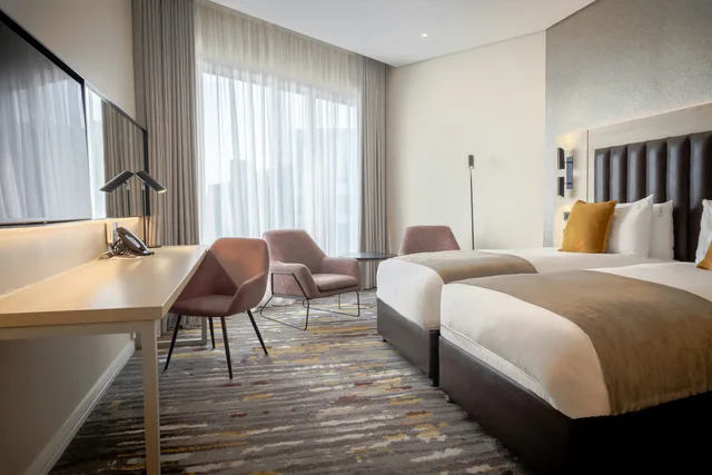 غرفة قياسية بسريرين منفصلين، Sandton Hotel 3/6