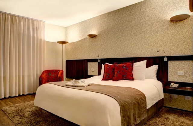 غرفة بزنس بسرير مزدوج، Quality Hotel Curitiba 2/2