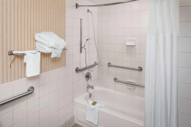 غرفة بسرير مزدوج لذوي الإعاقة، Wyndham Independence 2/2