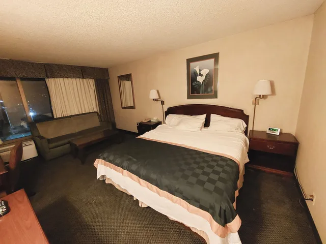 غرفة ديلوكس بسرير كينج، Ramada By Wyndham Reno Hotel And Casino 6/10