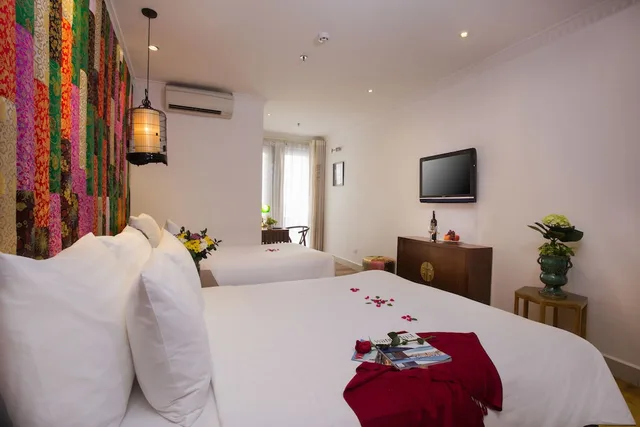 غرفة عائلية بسرير كوين وسرير فردي بشرفة، Hanoi Media Hotel and Spa 5/7