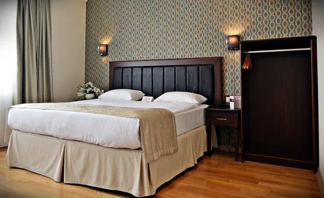 غرفة ديلوكس بسرير مزدوج وسريرين منفصلين، Hotel Monec 5/10