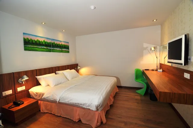 Superior, King Bed, No Window، Ipoh French Hotel 2/3