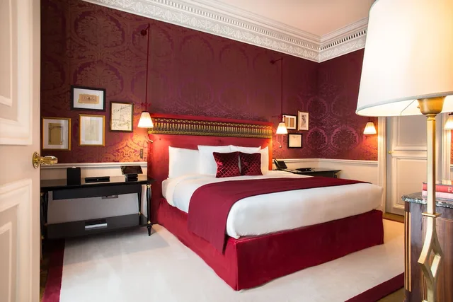 جناح بريستيج بسرير كينج، La Reserve Paris Hotel And Spa 1/3
