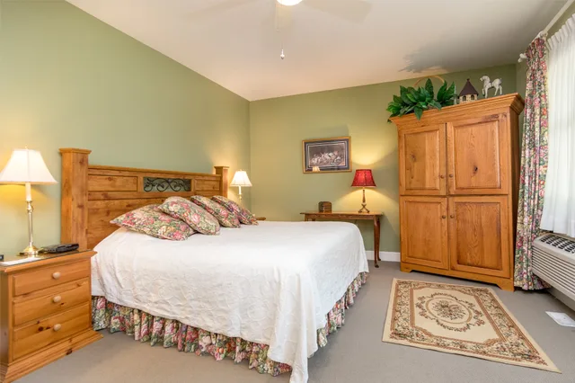 House, King Bed, Highland Lake Inn & Resort 1/9