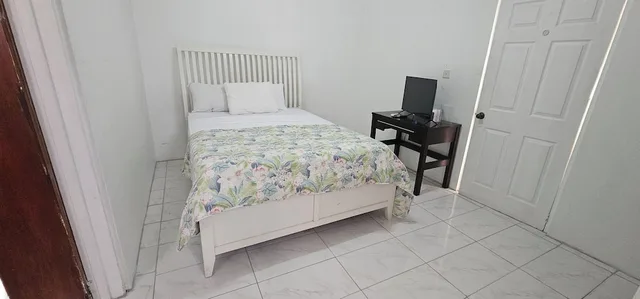 شقة كومفورت بسرير كوين بإطلالة على الحديقة بمطبخ صغير، Wave Crest Holiday Apartments 1/3