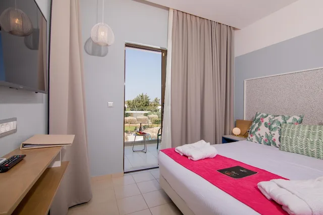Deluxe, Twin Beds, Garden or Pool View، Lindos Breeze Beach Hotel 2/10