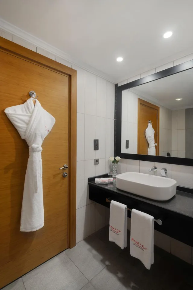 جناح بسرير كينج، Ramada by Wyndham Erbil Gulan Street 3/5