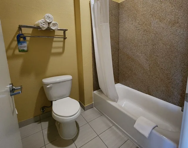 غرفة بسريرين كوين، Days Inn By Wyndham Baytown East 7/9
