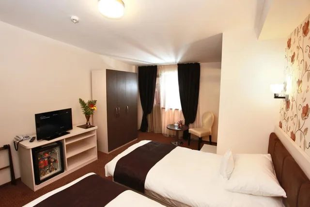 Superior, Double Bed, West Plaza Hotel 2/2