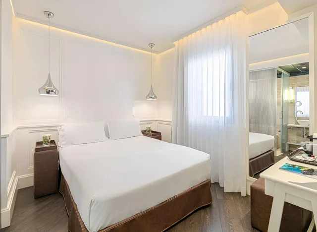 Essential, Single, King Bed، H10 Universitat Hotel 1/1