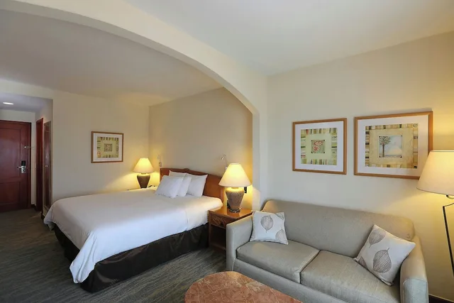 غرفة ديلوكس بسرير كينج بإطلالة جزئية على البحر، Four Points by Sheraton Santo Domingo 4/9