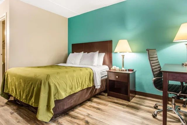 غرفة بسرير كوين للمدخنين، Quality Inn And Suites Vidalia 4/4