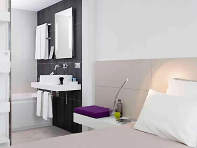 جناح سوبيريور بسريرين منفصلين مع أريكة، Suite Novotel Malaga Centro Hotel 7/7
