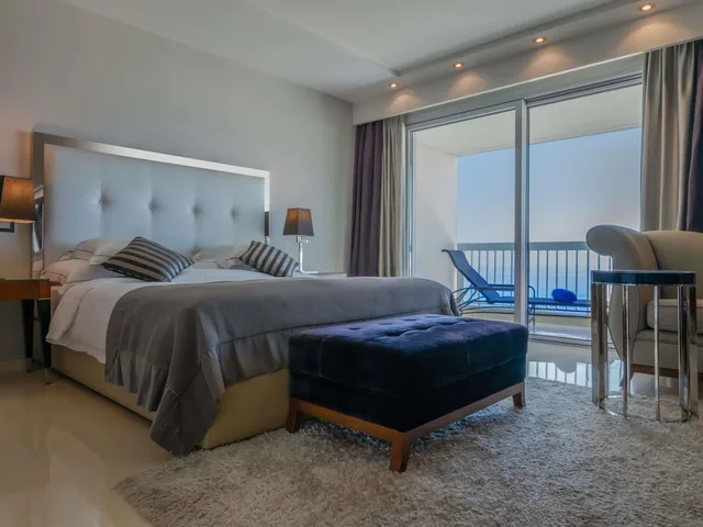 Ambassador, Suite, King Bed, Sea View، Movenpick Hotel Beirut 1/5