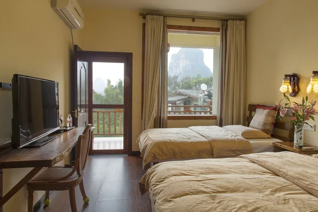 غرفة رباعية بسرير كوين وسريرين منفصلين، Snow Lion Riverside Resort 2/10
