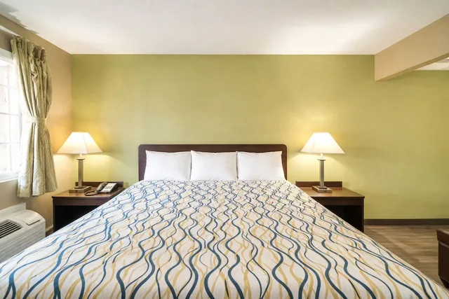 غرفة ديلوكس بسرير كينج، Deluxe Inn & Suites By OYO Miami OK 5/10