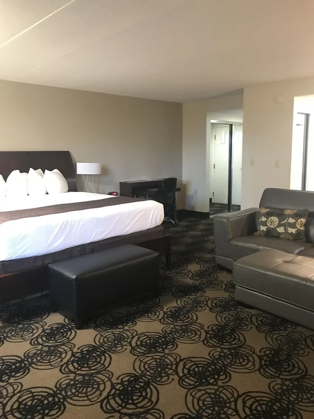 Standard, King Bed, Pool Side, Balcony, Large، Best Western Kelly Inn 4/9