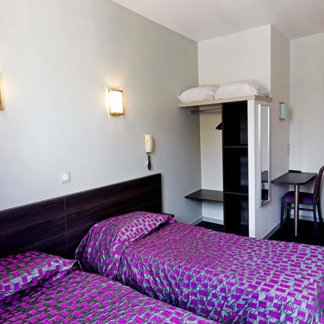 غرفة عائلية، Hotel Saint Etienne 1/6