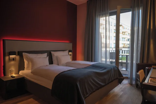 غرفة سوبيريور بسرير كوين بشرفة، Qube Hotel Bahnstadt 1/2