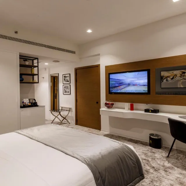 Connecting, Executive, Rose Executive Hotel DWTC 7/10