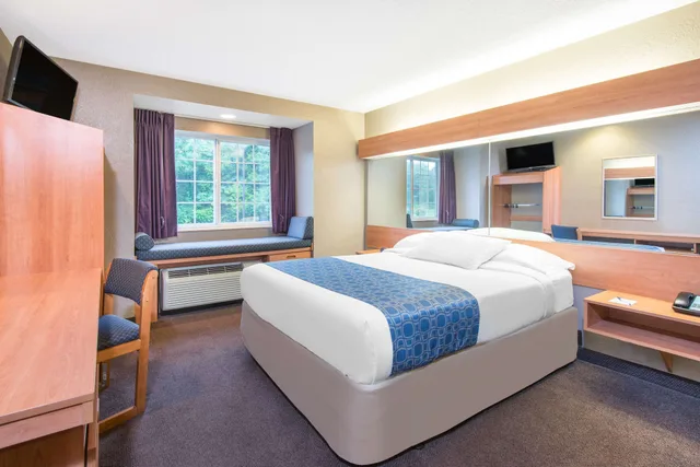 جناح بسرير كوين لذوي الإعاقة، Microtel Inn & Suites By Wyndham Hazelton/Bruceton Mills 1/2