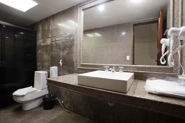غرفة قياسية رباعية بسرير مزدوج وسريرين منفصلين، Savassi Hotel 3/3