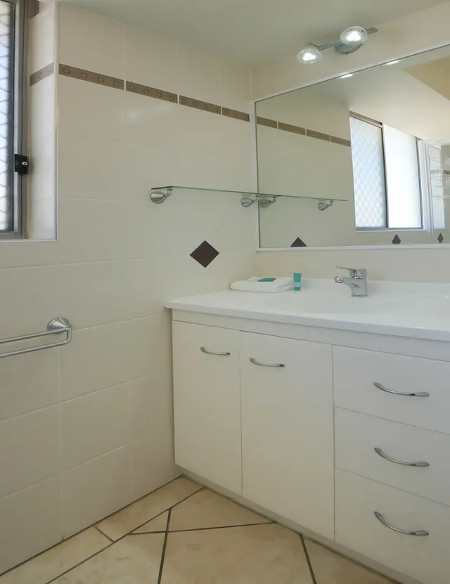 شقة ديلوكس بسرير كوين وسريرين منفصلين بإطلالة على البحر بغرفتي نوم، MERRIMA COURT HOLIDAY APARTMENTS 5/6