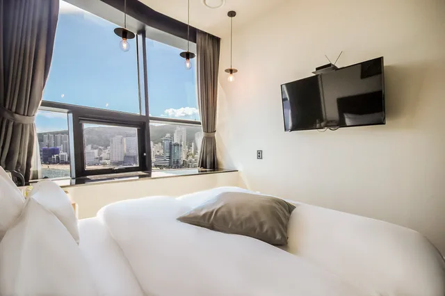 Avenue, Ocean, Double Bed, Beach View، H Avenue 6/10