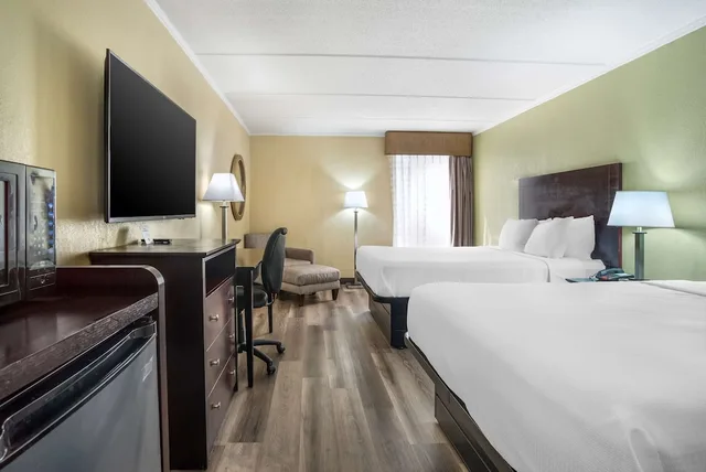 غرفة قياسية بسريرين كوين، Best Western Gastonia 2/7