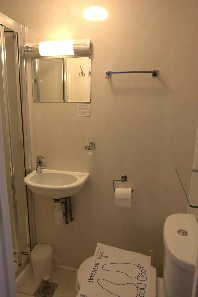 غرفة قياسية مفردة بحمام مشترك، Central Hotel 5/11