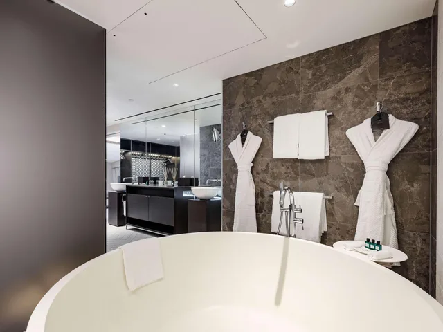 Opera, Suite, King Bed, City View, Living Area، SOFITEL BRISBANE CENTRAL 4/7