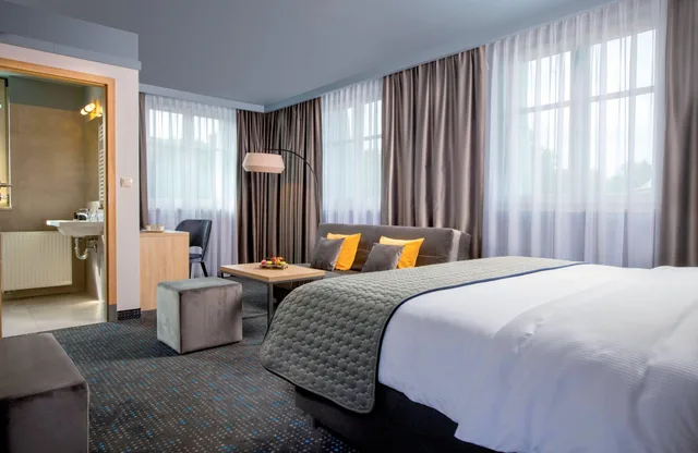 غرفة ديلوكس بسرير كوين، Leonardo Boutique Hotel Krakow Old Town 3/8