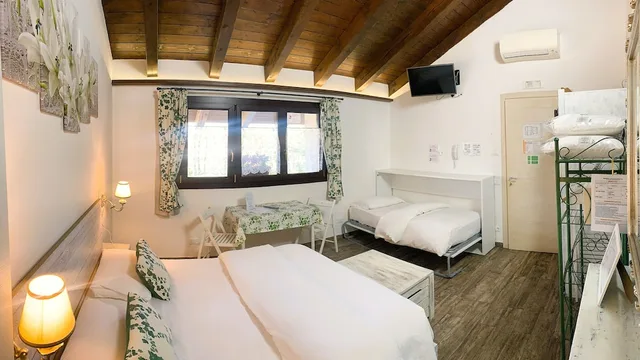 غرفة قياسية بسرير مزدوج لذوي الإعاقة، Villa ai Tigli 1/10