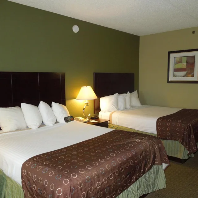 جناح بسرير كوين مع أريكة، Best Western Airport Inn And Suites Cleveland 6/10