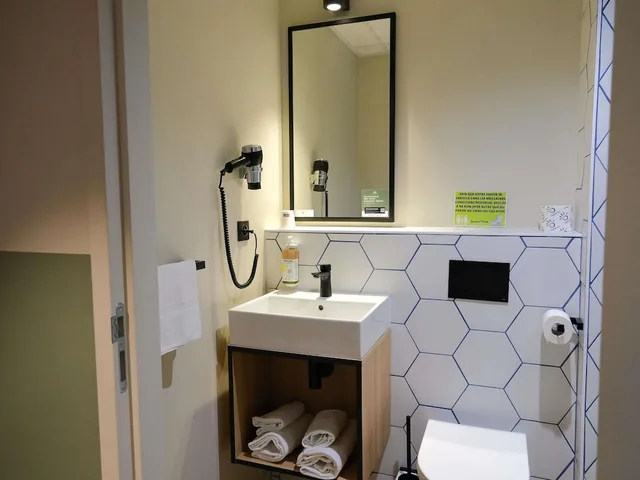 Family, 2 Double Beds, Greet hotel Orthez Bearn 4/4
