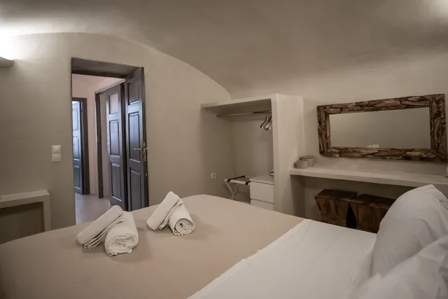 City, Villa, King and Queen Bed, Sea View, Sofa، Alafouzou Cave Loft 2/5